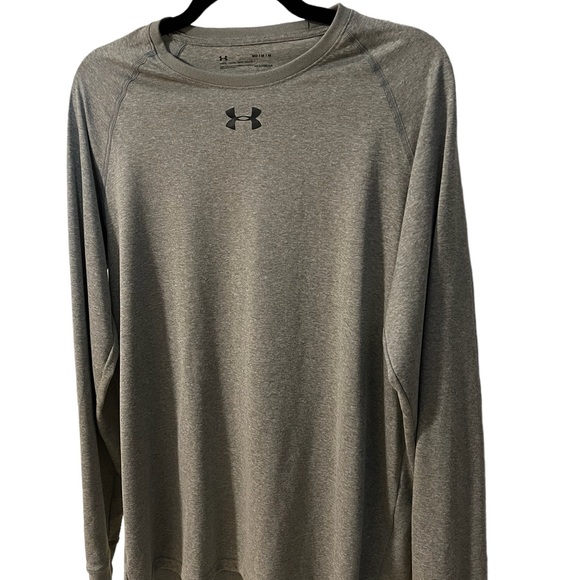 Under Armour Heat Gear Loose fit shirt in size medium - Picture 2 of 6